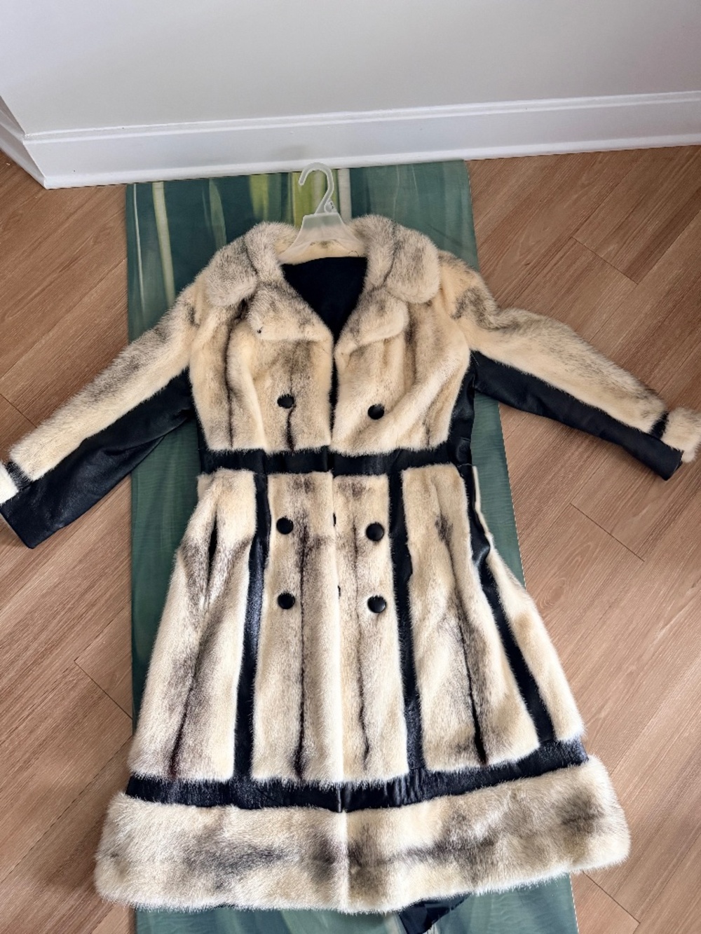 Mink and leather Fur coat